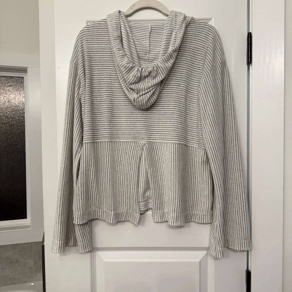 Bella Dahl Striped Gray and White Hoodie Size M - Picture 6 of 12